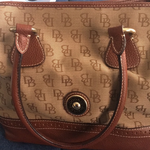 Dooney & Bourke Handbags - Dooney & Bourke Handbag, used in great shape Dooney & Bourke Handbags - Dooney & Bourke Handbag, used in great shape